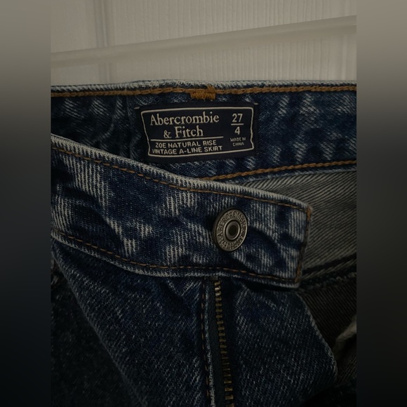 Abercrombie and Fitch Natural Rise Vintage A-Line Denim Skirt. Size 27 (4). - Picture 2 of 3